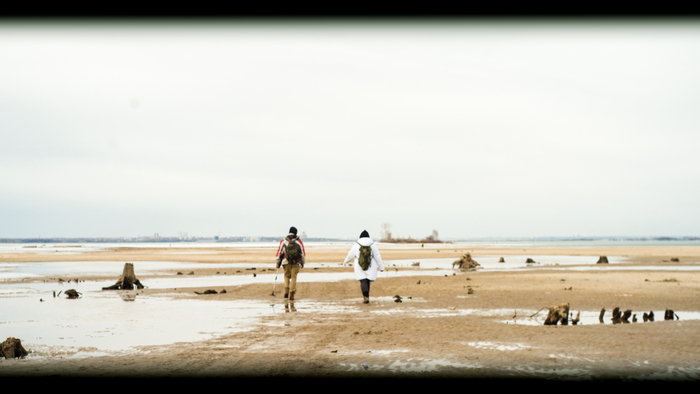 Двое идут по дну, когда-то здесь была улица ОБСКАЯ.jpg